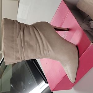 Shoe Dazzle Braven Faux Suede Stilettos size 7 5